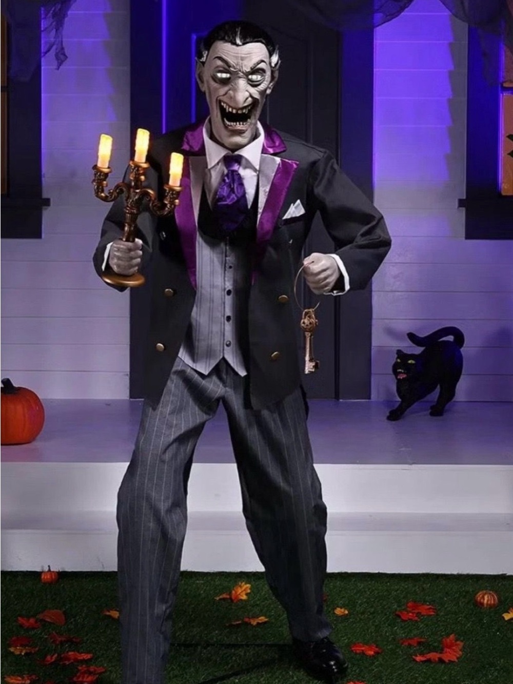 6ft Animated Vampire butler Animatronic pro W/ lights & Sounds New in box